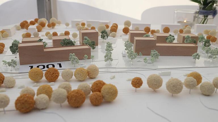 Ein Modell des Architekturbüros für die neuen SWG-Häuser am Eingang des Stadtteils Bellevue vom Kennedyring kommend.