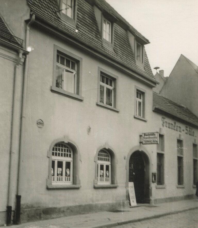 In den Frankensälen in der Schweinfurter Johannisgasse waren die Soldaten des von Andreas Bauer geführten Landesschützen-Bataillons 805 stationiert. In den Frankensälen in der Schweinfurter Johannisgasse waren die Soldaten des von Andreas Bauer geführten Landesschützen-Bataillons 805 stationiert. 