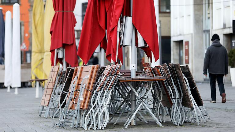 Nicht nur in Rhön-Grabfeld, sondern in ganz Bayern bleibt ab Montag weiterhin unter anderem die Außengastronomie (Symbolbild) geschlossen.&nbsp;Angesichts wieder steigender Corona-Zahlen hat das Bayerische Gesundheitsministerium die weiteren Öffnungsschritte bis auf Weiteres ausgesetzt.