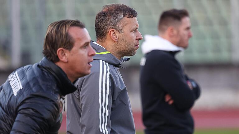 Interimstrainer Jan Gernlein mal ausgeklammert, der Reigen der vergangenen Trainer auf einem Bild (von rechts): Tobias Strobl (heute FC Augsburg II), Christian Gmünder sowie sein Nachfolger Marc Reitmaier.