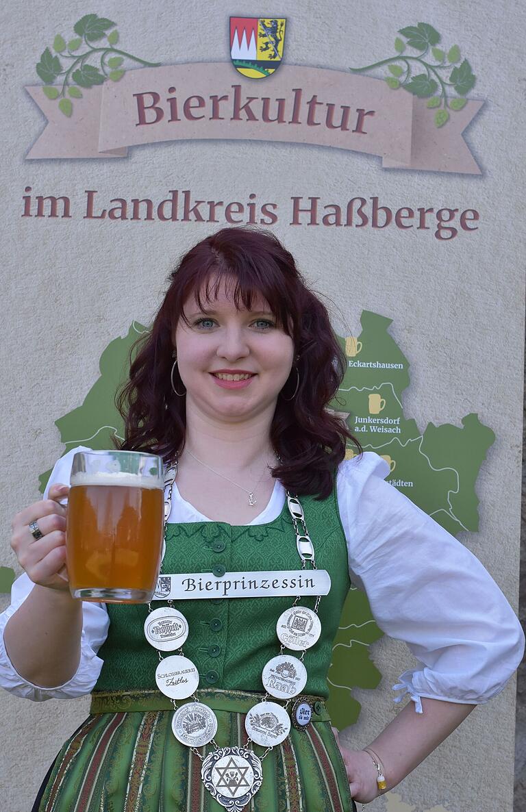 Bierprinzessin Kerstin Friedrich freut sich auf zahlreiche Besucherinnen und Besucher beim 5. Genussfestival rund ums heimische Bier in Eltmann.