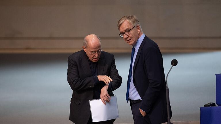 Gregor Gysi und Dietmar Bartsch       -  Gregor Gysi und Dietmar Bartsch sorgen sich um die Linke - und fordern einen Neuanfang ihrer Partei. (Archivbild)