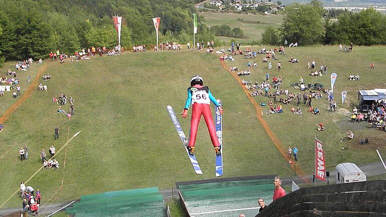 Den Ausbau der Kreuzbergschanzen verteidigte Bürgermeister Georg Seiffert gegen Kritik aus der Bürgerversammlung. Den Ausbau der Kreuzbergschanzen verteidigte Bürgermeister Georg Seiffert gegen Kritik aus der Bürgerversammlung. 