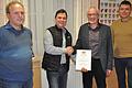 Stefan Lüdecke (Zweiter von links) wurde für seinen langjährigen Einsatz als Gemeinderat mit einer Urkunde des Innenministeriums geehrt. Zweiter Bürgermeister Klaus Welz (von links), Bürgermeister Günter Pfeiffer und dritter Bürgermeister Matthias Keßler (von links) gratulierten.