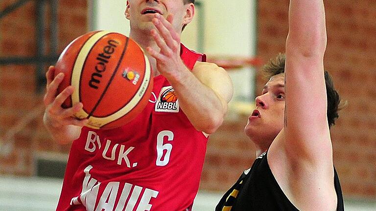 Konzentriert: Jakob Jeßberger (am Ball) im Play-Down-Duell gegen Tübingen Konzentriert: Jakob Jeßberger (am Ball) im Play-Down-Duell gegen Tübingen