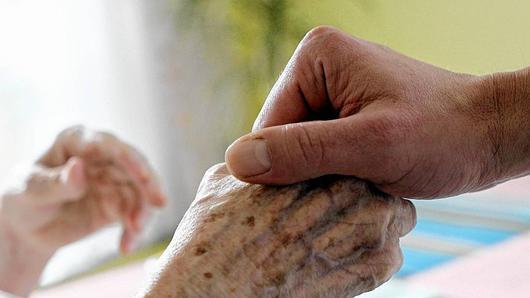 Palliativgesetz - Beim Ehrenamt des Patientenfürsprechers steht die Kommunikation zwischen Patient und Klinik im Vordergrund. Palliativgesetz - Beim Ehrenamt des Patientenfürsprechers steht die Kommunikation zwischen Patient und Klinik im Vordergrund.