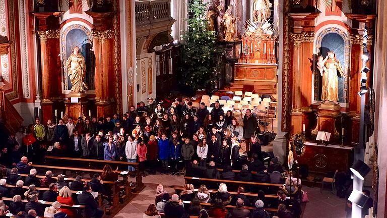 Alle Beteiligten des Konzerts begeisterten ihr Publikum in der St. Mauritius Kirche in Wiesentheid mit ihren musikalischen Beiträgen.