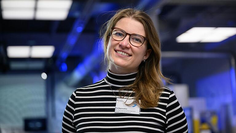 Die Geoökologin Eva Bayreuther von der 'Regionalen Koordinierungsstelle Oberfranken' für die Endlagersuche sagt, an dem Verfahren mitzuwirken, erfordere viel Zeit und Idealismus. Die Geoökologin Eva Bayreuther von der 'Regionalen Koordinierungsstelle Oberfranken' für die Endlagersuche sagt, an dem Verfahren mitzuwirken, erfordere viel Zeit und Idealismus.