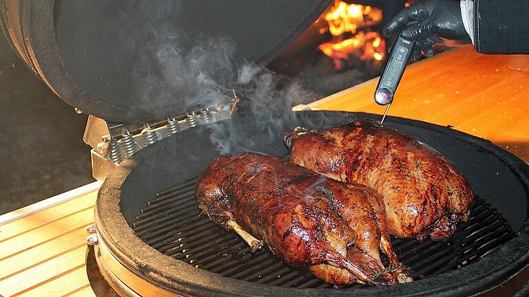 Auch Geflügel lässt sich bestens auf dem Grill zubereiten.