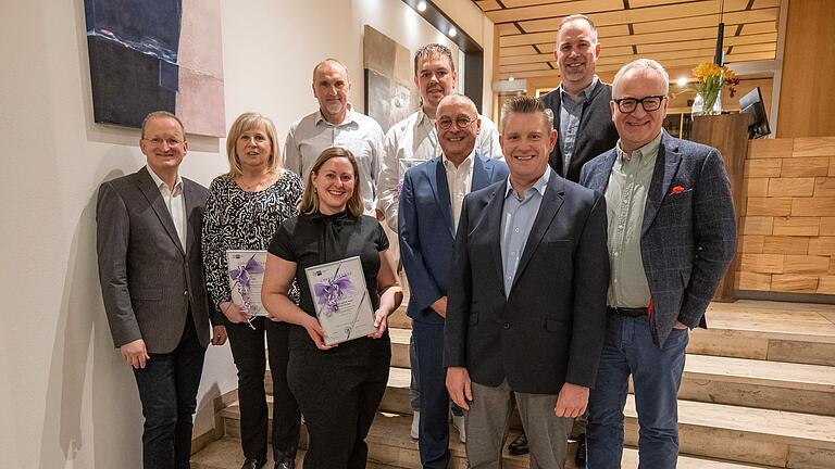 Auf dem Foto (von links): Geschäftsführer Harald Wolfbauer, Sigrid Held (25 Jahre), Klaus Herrmann (40 Jahre), Ute Weinberner (25 Jahre), Joachim Mahler (25 Jahre), Geschäftsführender Gesellschafter Christoph Schleunung, Michael Rohm (Betriebsratsvorsitzender), Christoph Westhoff (30 Jahre) sowie Geschäftsführer Ulrich Stetter.&nbsp;