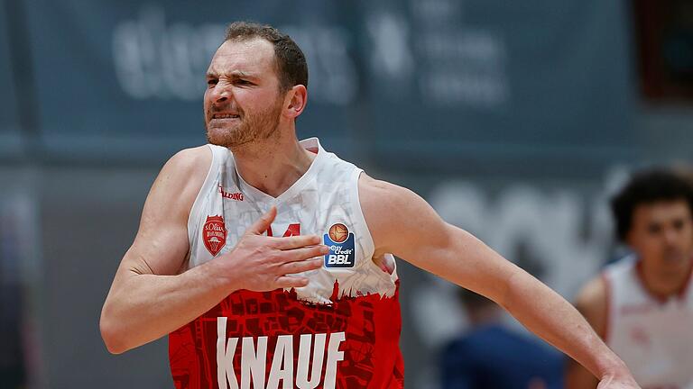 Felix Hoffmann beendete im Sommer nach 220 Bundesligaspielen für die Würzburg Baskets seine Profikarriere und wird künftig in der Regionalliga auflaufen. Felix Hoffmann beendete im Sommer nach 220 Bundesligaspielen für die Würzburg Baskets seine Profikarriere und wird künftig in der Regionalliga auflaufen.