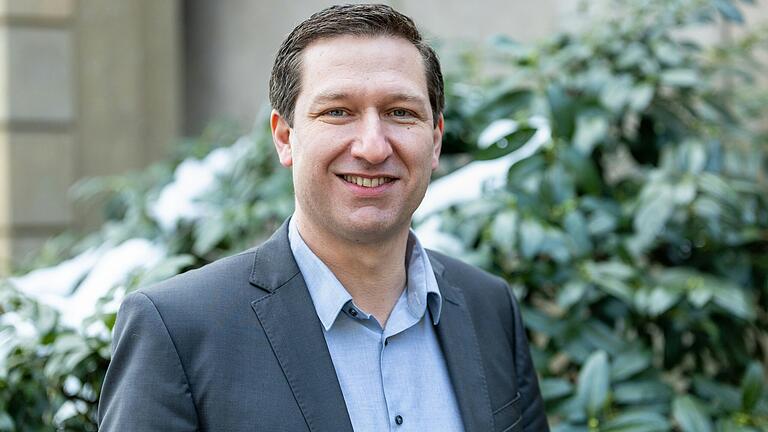 Leiter der Uniklinik für Kinder- und Jugendpsychiartrie Marcel Romanos am Gelände für psychische Gesundheit in Würzburg.&nbsp;