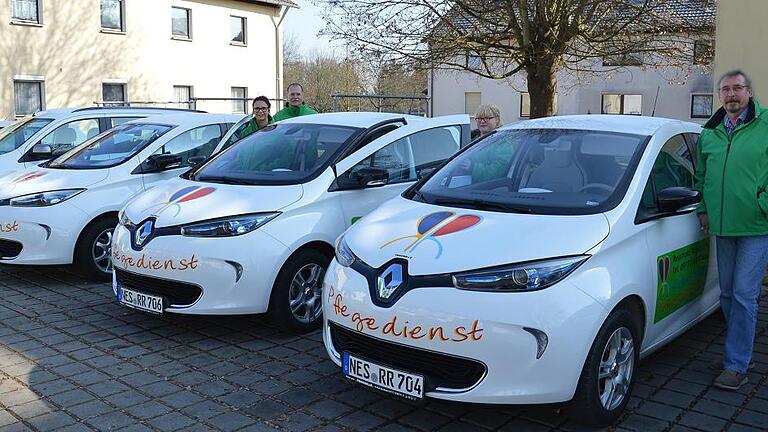 Mit einer komplett elektromobilen Flotte sind die Mitarbeiter des Pflegedienstes Reinhold Rossbach unterwegs.