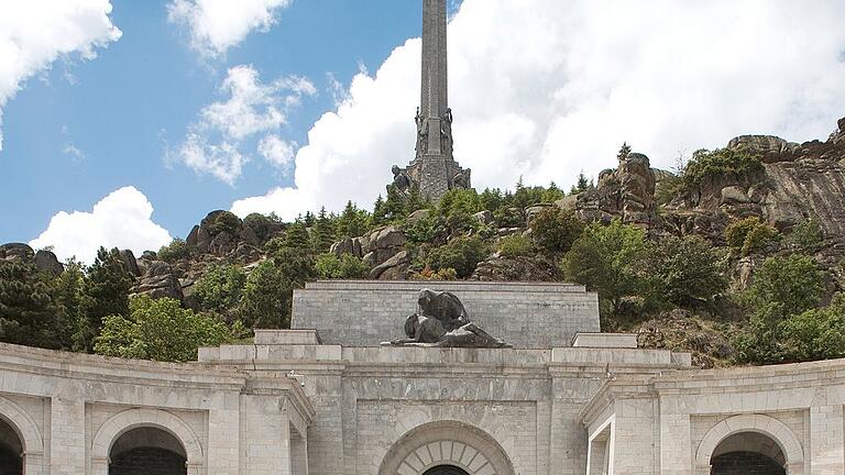 'Tal der Gefallenen' bei Madrid soll ein Ort des Gedenkens und der Versoehnung werden       -  In diesem Mausoleum ist Franco beerdigt.