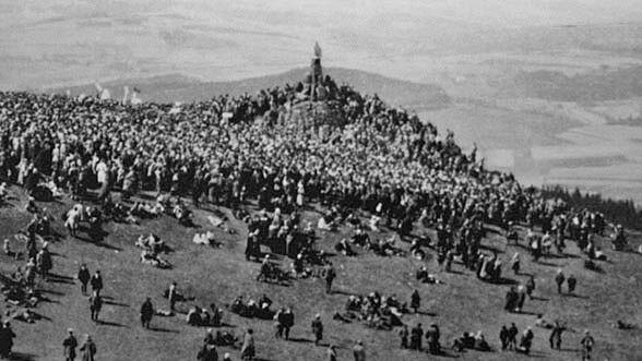 Eröffnung des Fliegerdenkmals auf der Wasserkuppe.