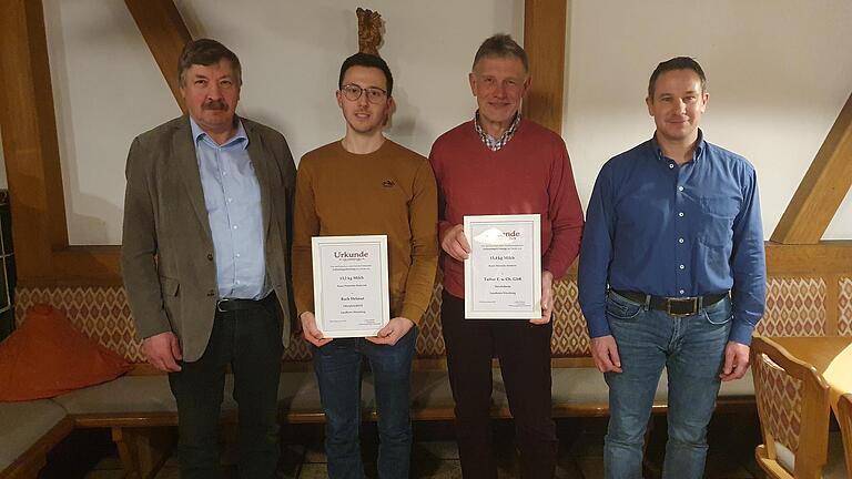 Ehrungen für die höchste Lebenstagsleistung der Betriebsrassen Fleckvieh sowie Holstein im Landkreis (von links): Lothar Ehehalt (Vorsitzender RZV Franken und MER Unterfranken), Tobias Bach (Oberpleichfeld), Erhard Taiber (Herchsheim) und Klaus Förster (AELF Kitzingen-Würzburg). Ehrungen für die höchste Lebenstagsleistung der Betriebsrassen Fleckvieh sowie Holstein im Landkreis (von links): Lothar Ehehalt (Vorsitzender RZV Franken und MER Unterfranken), Tobias Bach (Oberpleichfeld), Erhard Taiber (Herchsheim) und Klaus Förster (AELF Kitzingen-Würzburg).