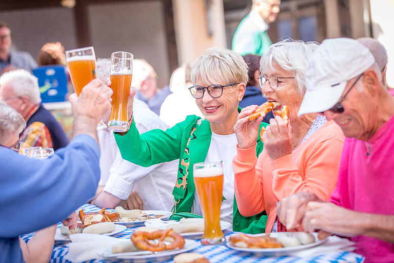 Landtagskandidatin Andrea Behr im Juni beim Weißwurst-Frühstück mit Bürgern.