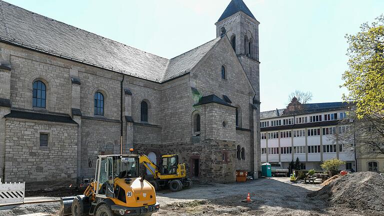 Noch wird gebaut, bald jedoch stehen der Öffentlichkeit im Areal der Würzburger Erlöserschwestern Grün- und Spielanlagen sowie das neue Café Mares zur Verfügung. Noch wird gebaut, bald jedoch stehen der Öffentlichkeit im Areal der Würzburger Erlöserschwestern Grün- und Spielanlagen sowie das neue Café Mares zur Verfügung.
