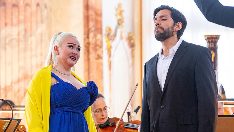 Italienische Nacht des Mainfranken Theaters: Im Kaisersaal der Residenz in Würzburg singen die Solisten Inna Husieva und Roberto Ortiz Werke von Donizetti, Verdi und Puccini.&nbsp;