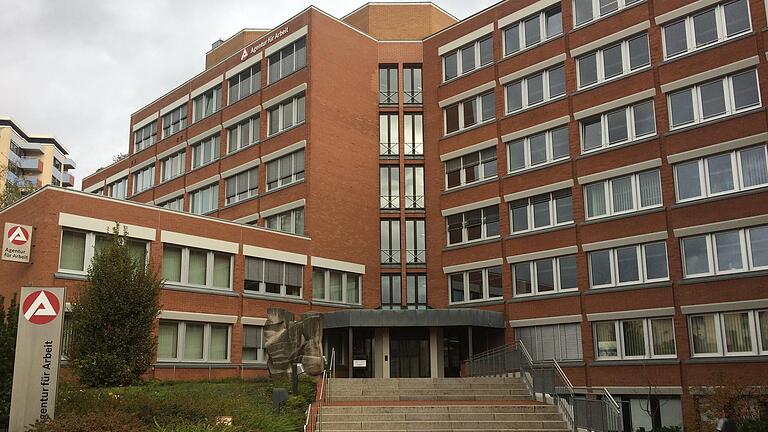 Meldet in ihrem April-Bericht enorme Zahlen von Kurzarbeitmeldungen in der Main-Rhön-Region: die Agentur für Arbeit in Schweinfurt. Meldet in ihrem April-Bericht enorme Zahlen von Kurzarbeitmeldungen in der Main-Rhön-Region: die Agentur für Arbeit in Schweinfurt.