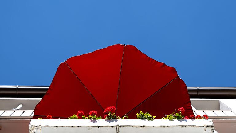 Spätsommer in München       -  Der Schutz vor Sonne zählt zum berechtigten Wohngebrauch einer Wohnung. Deshalb dürfen Mieter unter Umständen einen Sonnenschutz verlangen.