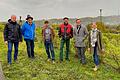 Die Steuerungsgruppe der Bio-Musterregion Main-Tauber-Kreis freute sich über die Verlängerung der Förderlaufzeit um weitere drei Jahre, von links: Marcus Köhler (Leiter Landwirtschaftsamt des Landratsamtes Main-Tauber-Kreis), Adam Mayer, Albrecht Löblein, Reinhold Schneider, Erster Landesbeamter Florian Busch und Alessa Walz (stellvertretende Sachgebietsleiterin Pflanzliche Erzeugung, Wasserschutz und Weinbau des Landwirtschaftsamtes).