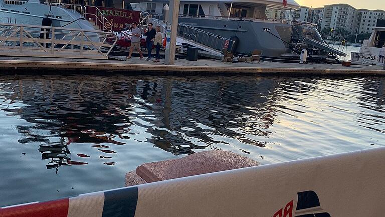 Mit dem eigenen Schiff zum 55. Superbowl: Ein Blick auf die großen Yachten im Hafen von Tampa.