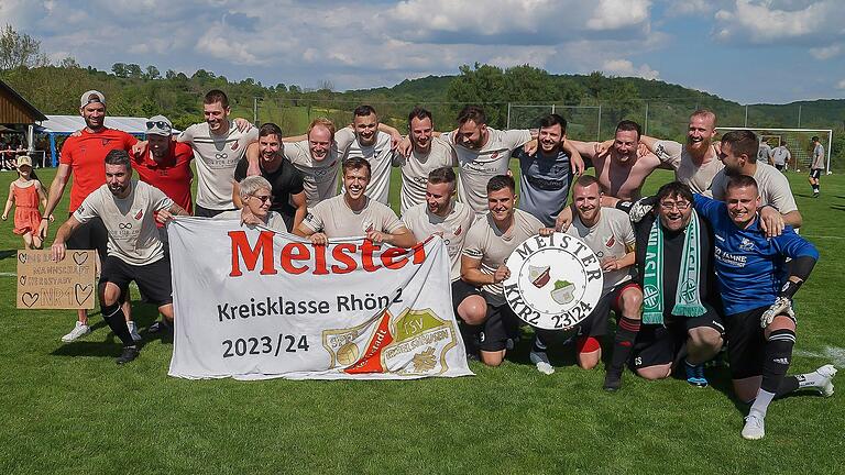 Die SG Sportfreunde Herbstadt/TSV Irmelshausen feiert die Meisterschaft in der Kreisklasse Rhön2. Die SG Sportfreunde Herbstadt/TSV Irmelshausen feiert die Meisterschaft in der Kreisklasse Rhön2.