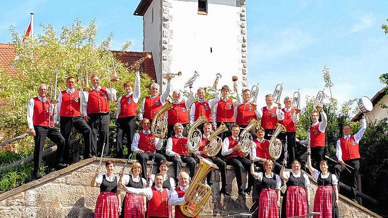 Einstimmung auf die Adventszeit       -  (jse) Der Musikverein Brendlorenzen unter der Leitung von Jürgen Weyer gestaltet am Sonntag, 29. November, um 18 Uhr in der Pfarrkirche St. Johannes der Täufer sein Jahreskonzert. Das Programm umfasst konzertante, aber auch besinnliche Stücke zur Einstimmung auf die Adventszeit. Es wird auch das ein oder andere Solostück nicht fehlen. Gespielt werden unter anderem Highlights From Frozen (Sean o'Loughlin), Nussknacker Suite (Peter Tschaikowski), Mountain Wind (Martin Scharnagl), Schlittenfahrt in den Alpen (Alfred Bösendorfer) und Alphorntraum (Alexander Pfluger).