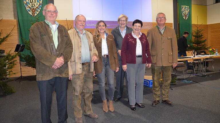 Der neu gewählte Vorstand der BJV-Kreisgruppe Bad Neustadt (von rechts) Vorsitzender Thomas Schmitt, Schriftführerin Gabriele Salzmann, Schatzmeisterin Christine Helm, stellvertretende Vorsitzende Lisa Müller, ausgeschiedener stellvertretenderVorsitzender Bernd Floth und neuer stellvertretende Vorsitzender Albert Wener.