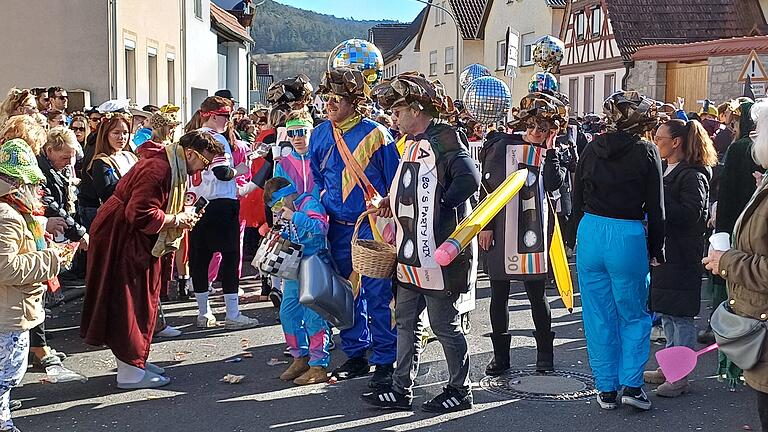 Kabelsalat       -  Die Gruppe „Kabelsalat“ nimmt die Zuschauer mit auf eine Zeitreise in die 80er – Retro-Look und Nostalgie pur!