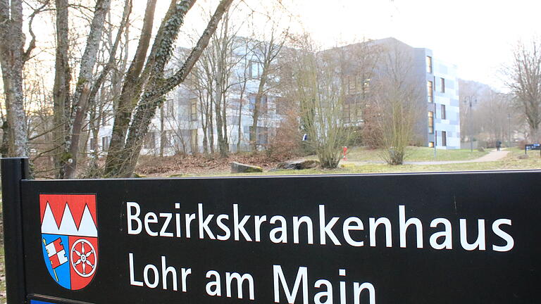 Ein 33-Jähriger, der immer wieder plötzliche Gewaltausbrüche hatte, wird zwangsweise in der Psychiatrie untergebracht. Ein 33-Jähriger, der immer wieder plötzliche Gewaltausbrüche hatte, wird zwangsweise in der Psychiatrie untergebracht.