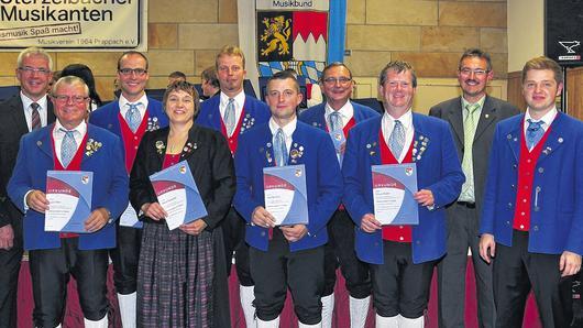 Der Nordbayerische Musikbund, vertreten durch den Kreisvorsitzenden Peter Detsch, ehrte verdiente Mitglieder des Musikvereins 1964 Prappach. Unser Bild zeigt (von links) Bürgermeister Günther Werner, Egon Eller, André Rudolph, Petra Rudolph, Herbert Rützel, Ralf Schmitt, Armin Schmidt, Klaus Müller, Peter Detsch und den Dirigenten Benedikt Feustel. Der Nordbayerische Musikbund, vertreten durch den Kreisvorsitzenden Peter Detsch, ehrte verdiente Mitglieder des Musikvereins 1964 Prappach. Unser Bild zeigt (von links) Bürgermeister Günther Werner, Egon Eller, André Rudolph, Petra Rudolph, Herbert Rützel, Ralf Schmitt, Armin Schmidt, Klaus Müller, Peter Detsch und den Dirigenten Benedikt Feustel.