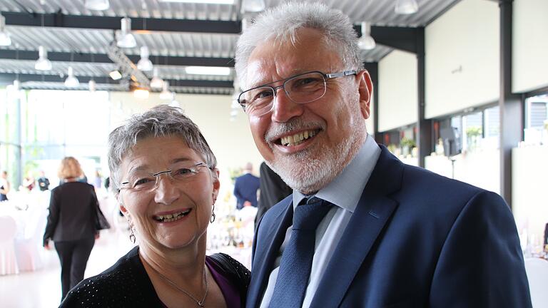 Maria Mend begleitete ihren Mann Josef häufiger zu Terminen, wenn der als Iphöfer Bürgermeister unterwegs war, hier im Mai 2019 bei einer Weingala der GWF.