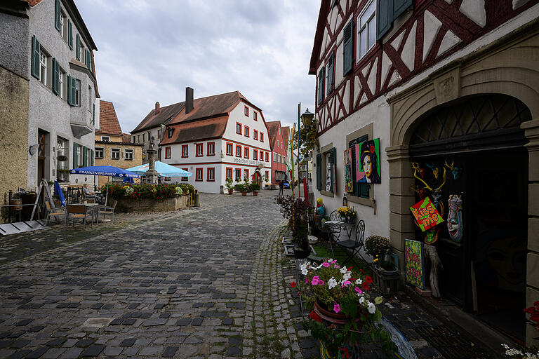 Kunst, Café und fränkische Küche: Blick auf den Ortskern von Mainbernheim. Kunst, Café und fränkische Küche: Blick auf den Ortskern von Mainbernheim.