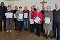 Auf dem Foto von links Pater Joseph Maliekel, Elke Nick, Sieglinde Schobert, Hanne Holzheimer, Horst Voll, Margot May, Katharina Tschischka, Irmgard Hümmer, Ria Tschischka, Elisabeth Drescher, Vorsitzender Horst Koslowski.