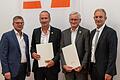 Ehrungen bei der VR-Bank Gerolzhofen: Aufsichtsratsvorsitzender Horst Herbert (rechts) und der Regionaldirektor Roland Streng (links) ehrten die beiden ausscheidenden Vorstände Klaus Henneberger (2. von links) und Hubert Zinkl.
