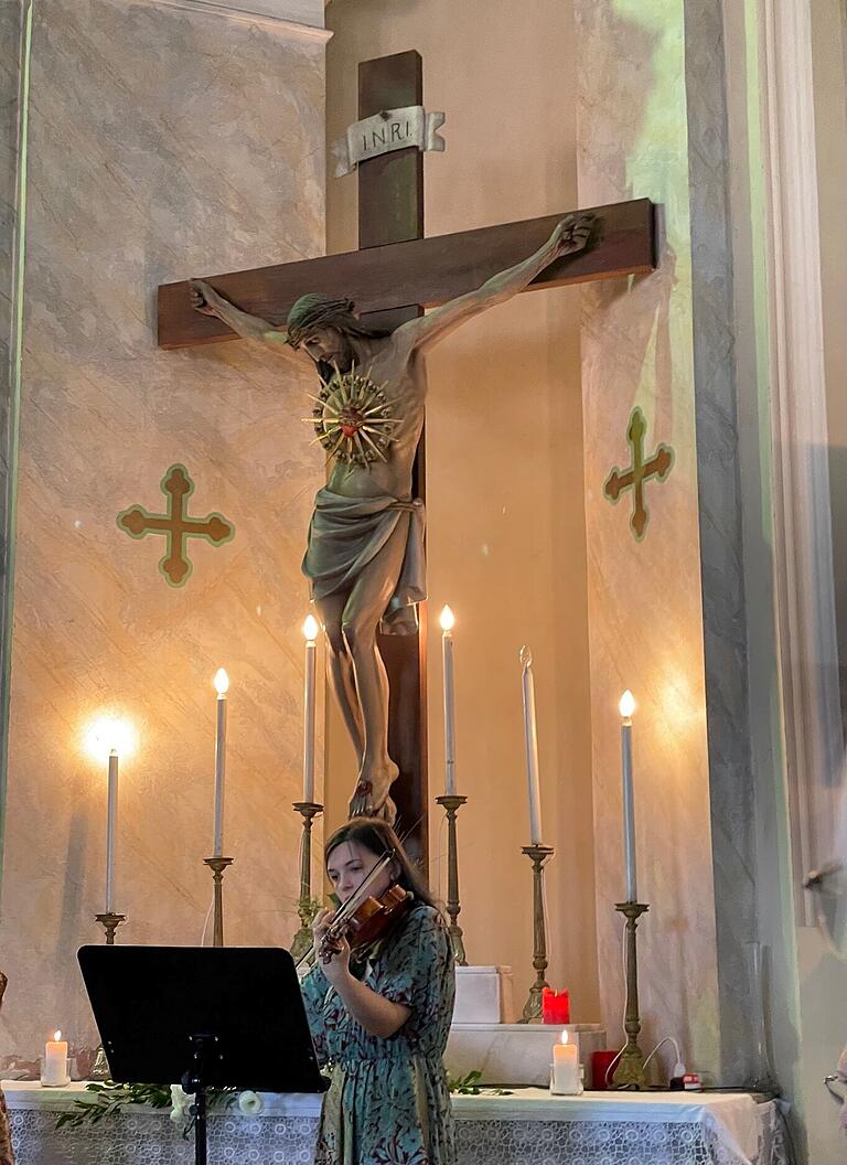In der renovierten Kirche von Sanktmartin fand ein Festgottesdienst statt.