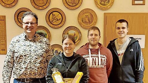 Das Bild zeigt von links Roland Brönner, Heike Kohlhepp, Lukas Heim und 1. Sportleiter Marco Leitschuh. - Das Bild zeigt von links Roland Brönner, Heike Kohlhepp, Lukas Heim und 1. Sportleiter Marco Leitschuh. Das Bild zeigt von links Roland Brönner, Heike Kohlhepp, Lukas Heim und 1. Sportleiter Marco Leitschuh. - Das Bild zeigt von links Roland Brönner, Heike Kohlhepp, Lukas Heim und 1. Sportleiter Marco Leitschuh.