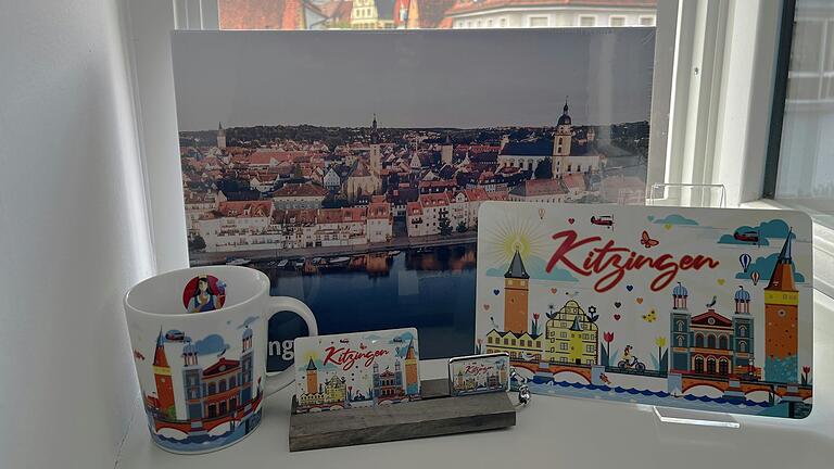 Neue Souvenirs mit Kitzinger Motiven gibt es ab sofort in der Tourist-Info. Das Kitzingen Puzzle gibt es auch in der Buchhandlung Schöningh.