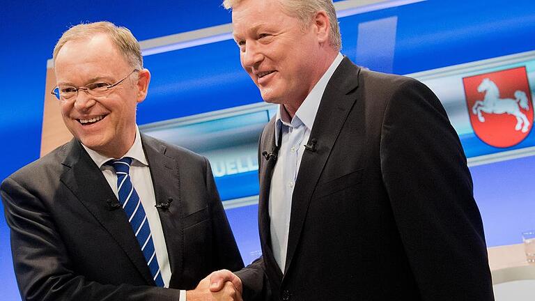 Landtagswahl Niedersachsen - TV-Duell - SPD-Ministerpräsident Stephan Weil (links), CDU-Herausforderer Bernd Althusmann: Der Fall einer abtrünnigen Grünen vergiftet den Wahlkampf. Landtagswahl Niedersachsen - TV-Duell - SPD-Ministerpräsident Stephan Weil (links), CDU-Herausforderer Bernd Althusmann: Der Fall einer abtrünnigen Grünen vergiftet den Wahlkampf.