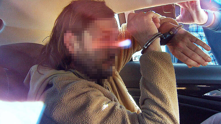 Mordfall Simone Strobel: Ihr Ex-Freund Tobias M. wurde nach der Festnahme nach Sydney gebracht, wo ein Richter entscheidet soll, ob er gegen Kaution wieder freikommt. Mordfall Simone Strobel: Ihr Ex-Freund Tobias M. wurde nach der Festnahme nach Sydney gebracht, wo ein Richter entscheidet soll, ob er gegen Kaution wieder freikommt. 