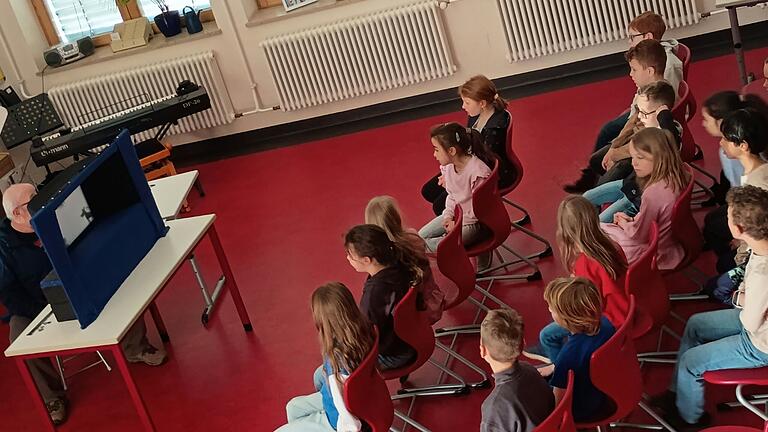 Schattentheater begeistert Sinngrund-Grundschüler. Schattentheater begeistert Sinngrund-Grundschüler.
