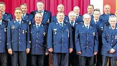 40 Jahre aktiv im Feuerwehrdienst: die Geehrten mit Landrat Thomas Schiebel und Gräfendorfs Bürgermeister Alfred Frank (von links), sowie Kreisbrandrat Manfred Brust und Kreisbrandinspektor Peter Schmidt (von rechts). 40 Jahre aktiv im Feuerwehrdienst: die Geehrten mit Landrat Thomas Schiebel und Gräfendorfs Bürgermeister Alfred Frank (von links), sowie Kreisbrandrat Manfred Brust und Kreisbrandinspektor Peter Schmidt (von rechts).