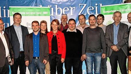Die neue BBV-Kreisvorstandschaft im Landkreis Haßberge präsentiert sich mit (von links) Geschäftsführer Manfred Kraus, Kreisobmann Klaus Merkel, Stellvertreter Philipp Schierling, stellvertretender Kreisbäuerin Petra Grimmer, Kreisbäuerin Cäcilie Werner, Alexander Böhner, Dieter Reisenweber, Anton Lutz, Markus Schmitt, Daniel Hornung, Direktor Dr. Wilhelm Böhmer und BBV-Bezirkspräsident Bernhard Weiler.
