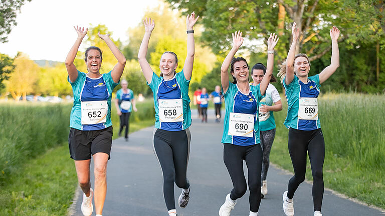 Rund 1400 Läuferinnen und Läufer nehmen am Mittwoch 17.05.23 am Krick-Firmenlauf durch Eibelstadt teil.