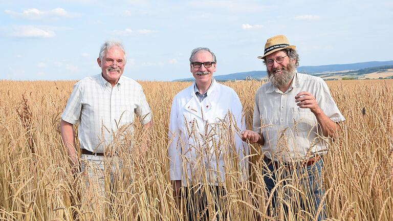 Auf diesem Archivbild schien die Sonne: Müller Andreas Wirsing (von links), Bäckermeister Ullrich Amthor und Landwirt Karl-Heinrich Weber im Getreidefeld. Auf diesem Archivbild schien die Sonne: Müller Andreas Wirsing (von links), Bäckermeister Ullrich Amthor und Landwirt Karl-Heinrich Weber im Getreidefeld.