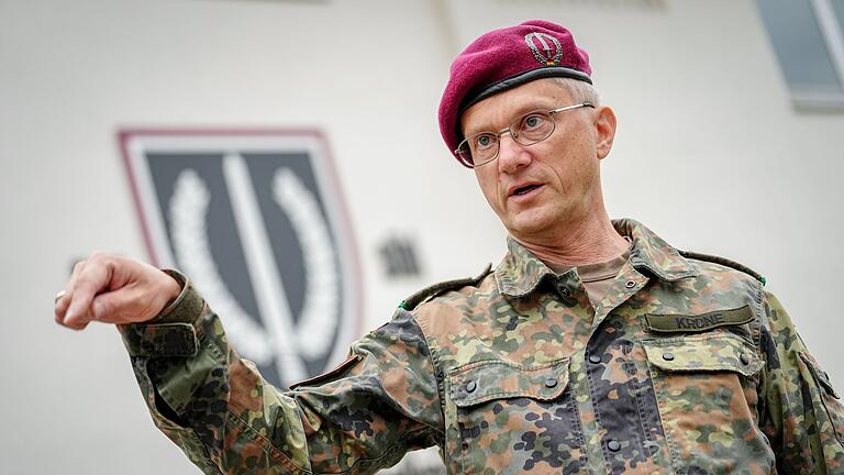 KSK-Auswahlverfahren - Seit 2022 richtet das KSK seinen Schwerpunkt auf Landes- und Bündnisverteidigung innerhalb der Nato aus. KSK-Auswahlverfahren - Seit 2022 richtet das KSK seinen Schwerpunkt auf Landes- und Bündnisverteidigung innerhalb der Nato aus.