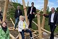 Im Bild (von links): Ruperta Krieger (Leitung Spieli), Hülya Düber (Sozialreferentin Stadt Würzburg), Hartmut Emser (Stiftungsvorstand 'Glück im Unglück'), Anke Klaus (Vorsitzende SKF), Oberbürgermeister Christian Schuchardt und Wolfgang Meixner (Geschäftsführer SKF).