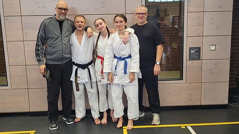 Unser Bild zeigt das Team vom TV/DJK Hammelburg mit (von links) Joachim Pabst (Trainer), Patrick Janson, Theresia Müller, Valentina Trost und Stefan Giesel (Betreuer).       -  Unser Bild zeigt das Team vom TV/DJK Hammelburg mit (von links) Joachim Pabst (Trainer), Patrick Janson, Theresia Müller, Valentina Trost und Stefan Giesel (Betreuer).